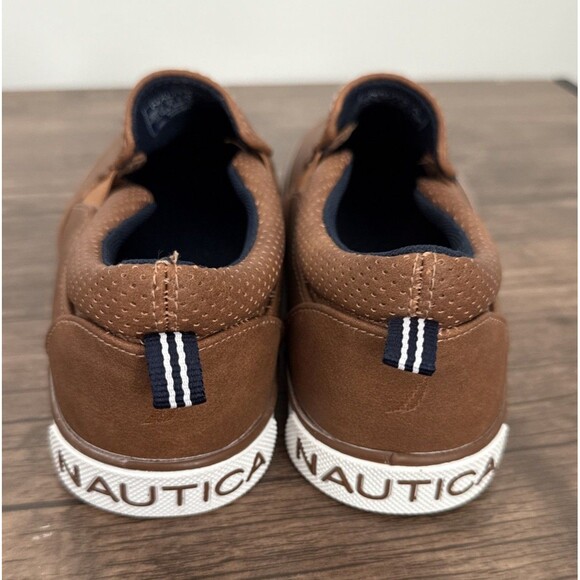 Nautica Kids Akeley Slip-On Casual Shoe Size 3,  Gently Used In Great Condition - Picture 2 of 8